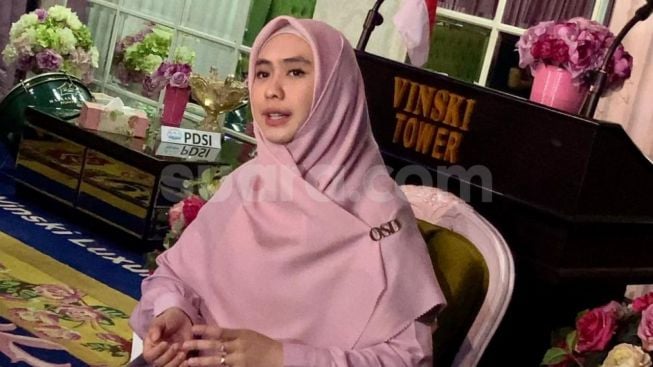 Disebut Riya usai Ngaku Takut Tak Salat Malam, Oki Setiana Dewi Langsung Dibela Warganet