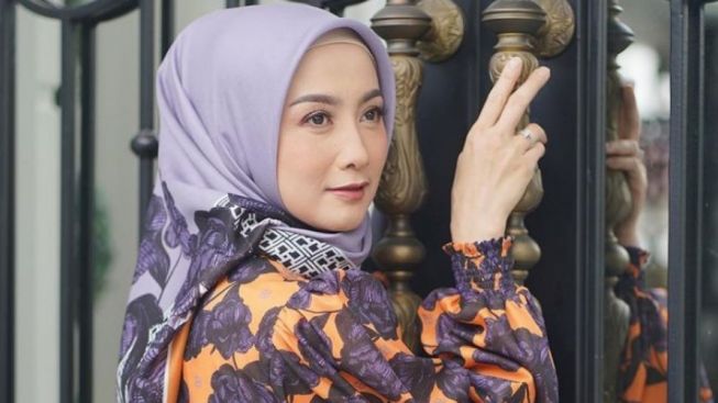 CEK FAKTA: Kabar Duka, Desy Ratnasari Meninggal Dunia di RS Sukabumi, Benarkah?