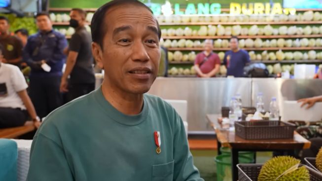 Jokowi Traktir Para Menteri Makan Durian di Medan usai Indonesia Kalahkan Thailand