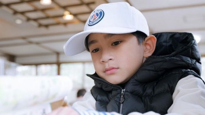 Lihat Video Masa Kecil Joget-joget Nggak Jelas, Reaksi Rafathar Ngakak Jadi Sorotan