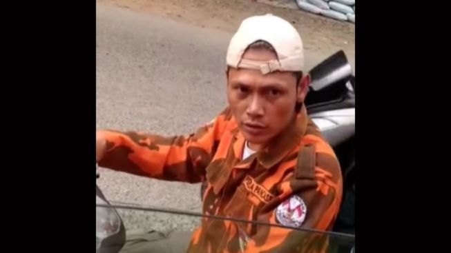 Pria Berseragam Ormas yang Viral Palak Sopir di Bogor Ditangkap