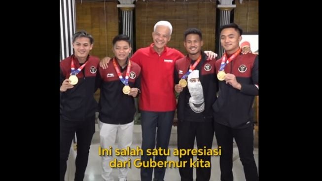 Pemain Timnas Indonesia U-22 dan Ganjar Pranowo Bertemu, Warganet: Sudahlah Pak, Pencitraanmu