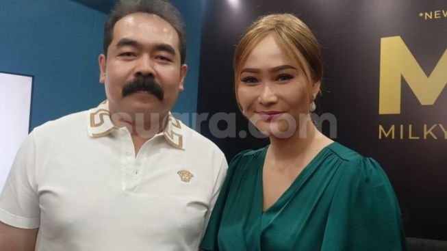 Suami Inul Daratista Cari Koalisi Nyapres 2024, Netizen Ngakak: Adam Suseno Cocok dengan Aldi Taher!