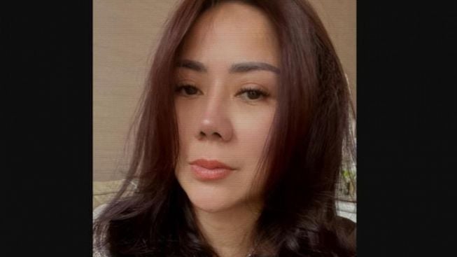 Tante Seksi 'Pemersatu Bangsa' Ernie Muncul Lagi, Bagian Wajah Ini Dituding Hasil Oplas