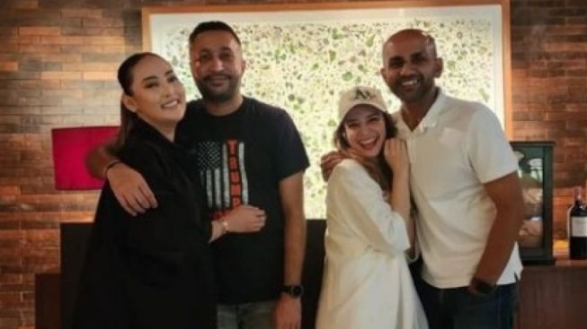 Putri Anne Rayakan Ultah Tanpa Arya Saloka, Foto Dirangkul Mesra Lelaki Jadi Omongan