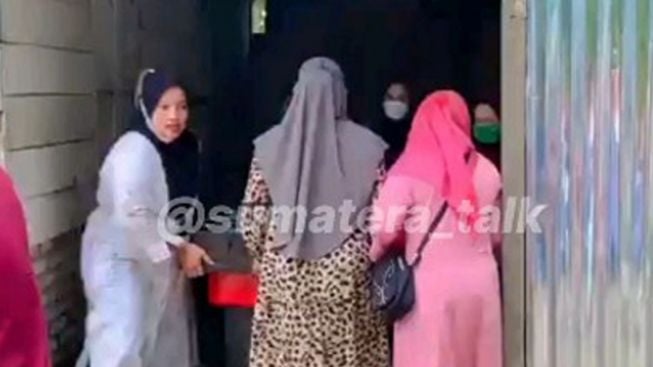 Emak-emak Gerebek Judi Tembak Ikan di Asahan, Warganet Sindir Pedas Polisi