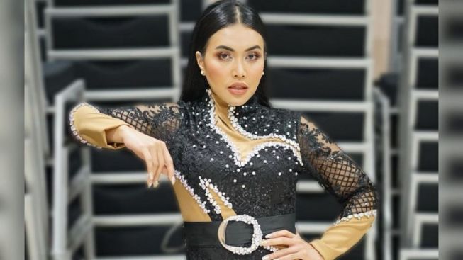 Persaingan Dunia Hiburan Makin Keras, Denada Terpaksa Lakukan Ini agar Tetap Laku
