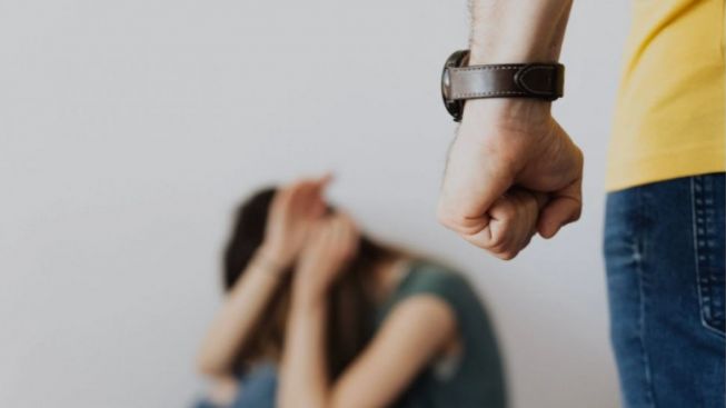 Brutal! Wanita Ini Dihajar Mantan Pacar di Kamar, Videonya Viral
