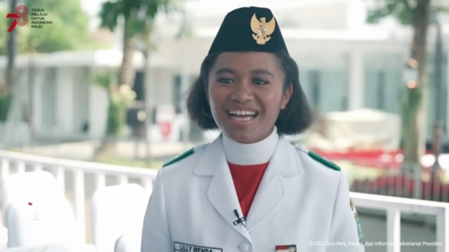 Lilly Indiani Suparman Wenda Pembawa Baki Bendera Pusaka, Paskibraka Nasional Pertama dari Papua Pegunungan yang Senang Dilihat Jokowi