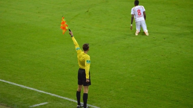 FIFA Cabut Sertifikasi Wasit yang Kawal Laga Indonesia vs Malaysia di AFF U-23, Benarkah?