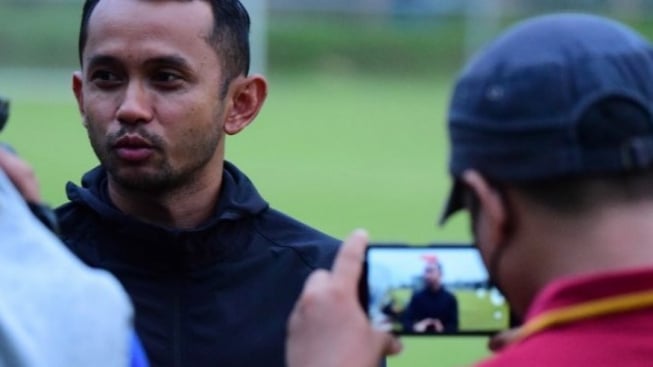 Lapangan Jelek Ubah Pola Main Sriwijaya FC Vs PSDS, Pelatih Yoyo: Di Jakabaring, Kami Main Baik