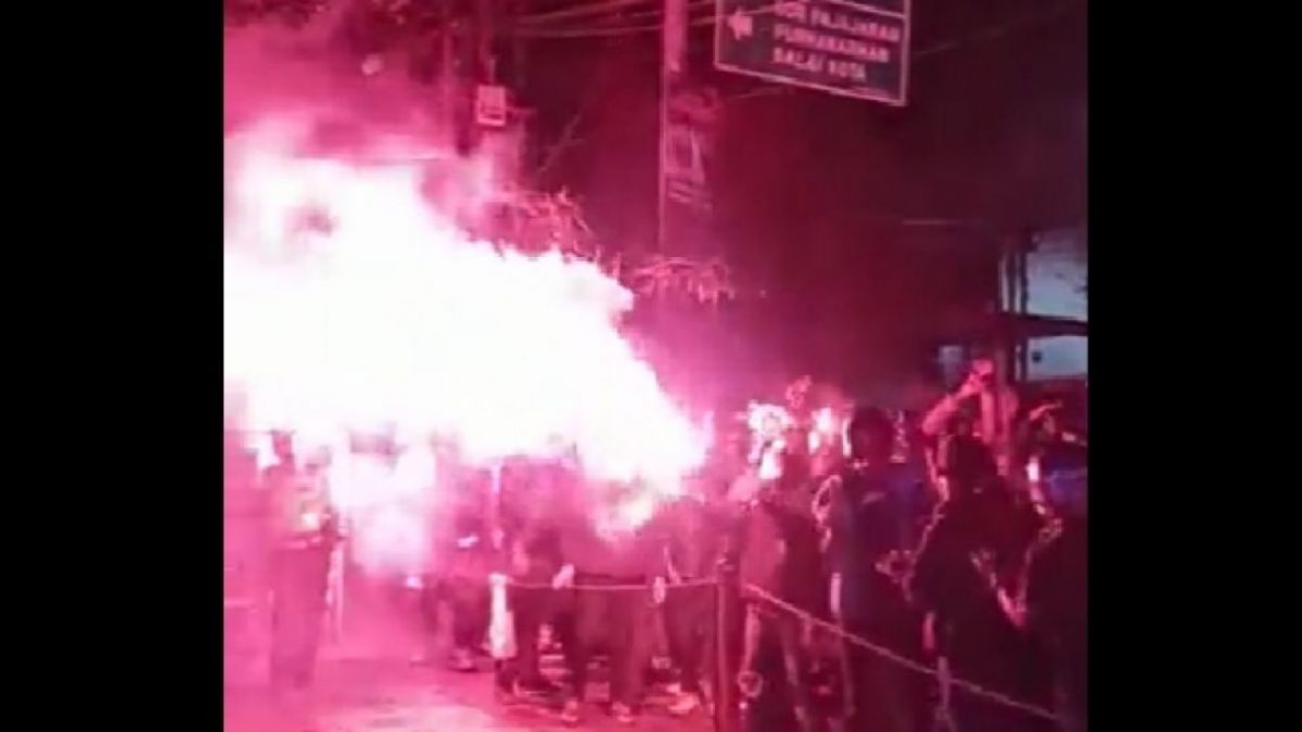 Bobotoh Geruduk Graha Persib [Instagram @infojawabarat]