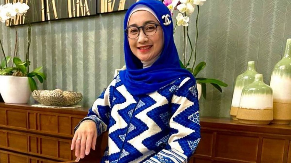 Desy Ratnasari, artis sekaligus politisi tanah air [Instagram]
