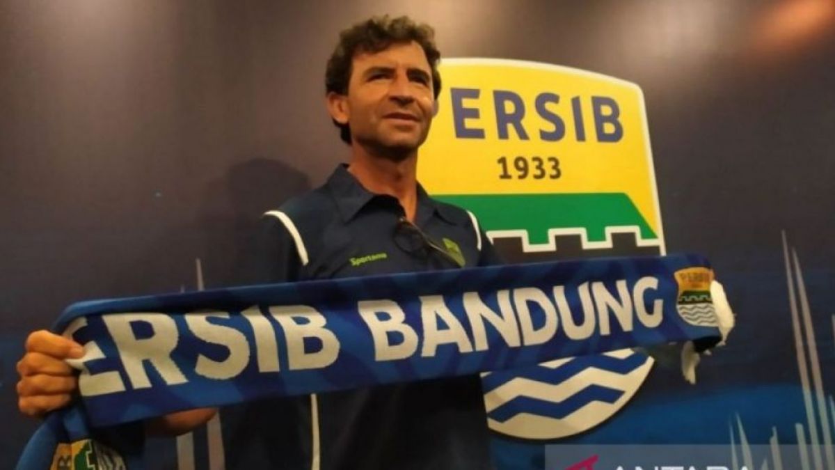 Luis Milla pelatih baru Persib Bandung. [ANTARA/Bagus Ahmad Rizaldi]