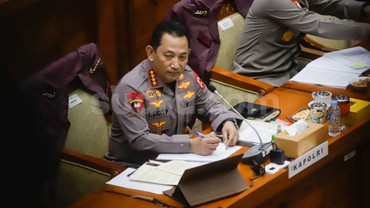 Kapolri Jenderal Pol. Listyo Sigit Prabowo dalam rapat kerja bersama Komisi III DPR RI mengakui sempat didatangi Irjen Ferdy Sambo. [Suara.com/Alfian Winanto]