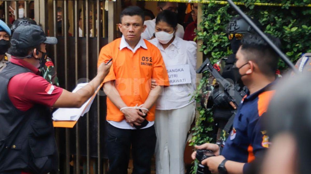 Rekonstruksi Pembunuhan Brigadir J ; Ferdy Sambo ; Putri Candrawathi [Suara.com/Alfian Winnato]