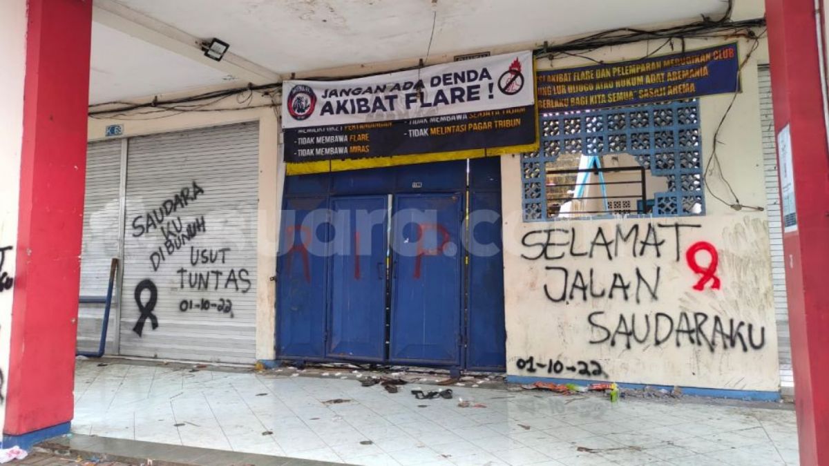 Pintu 13 Stadion Kanjuruhan, Malang [Suara.com/Yuliharto Simon]