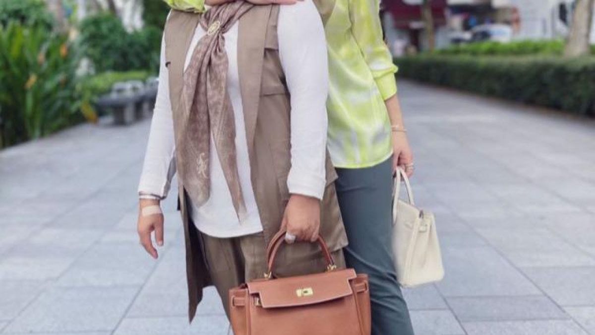 Syahrini bersama sang ibu [Instagram/@princessyahrini]