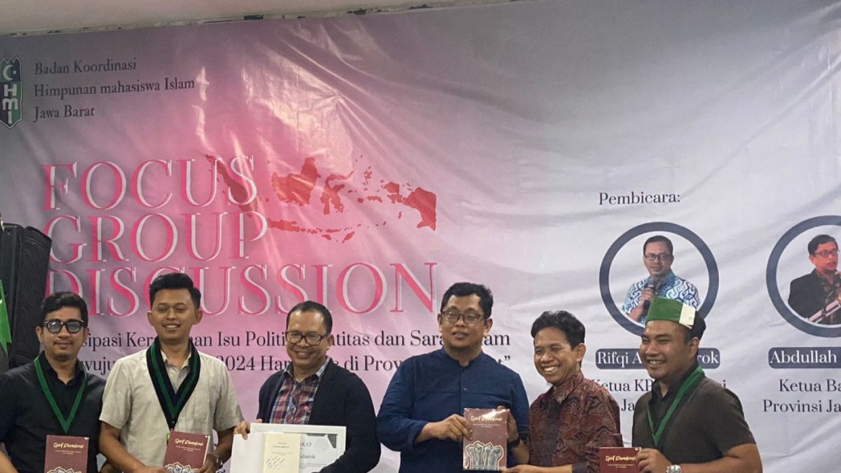 Momen foto bersama dengan para narasumber diskusi [Suara Sumedang]