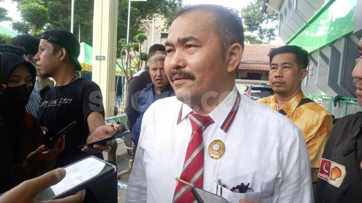Kamaruddin Simanjuntak, pengacara Brigadir J saat ditemui wartawan di PN Jakarta Selatan. (Suara.com/Arga)