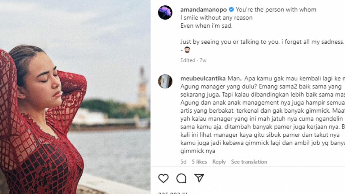 Amanda Manope Pose Menggunakan Kebaya Merah Sangat Seksi [Instagram @amandamanopo]