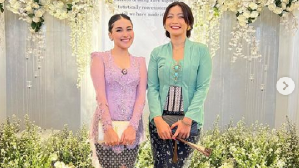 Ayu tingting dan Hesti Datang ke pernikahan Kiky Saputri Tangkap layar Instagram [@ayutingting92]