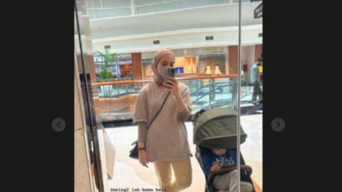 Instagram story Putri Anne diduga sedang menggunakan kaos Arya Saloka [Tangkap Layar Instagram]
