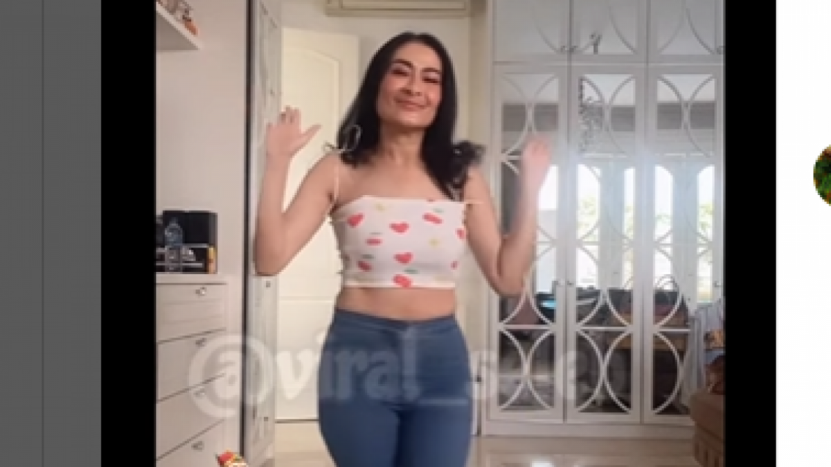Iis Dahlia [Tangkap Layar Instagram @viral_seleb]