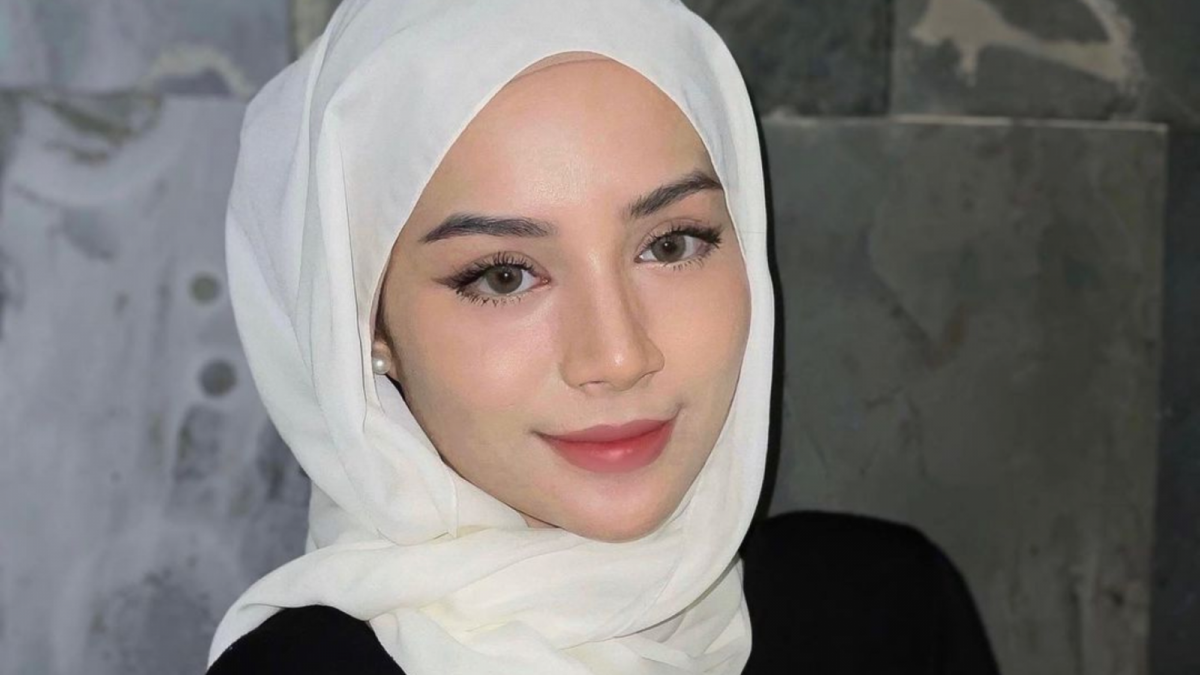 Style Hijab Kekinian untuk Hangout [instagram.com/dininazeri]