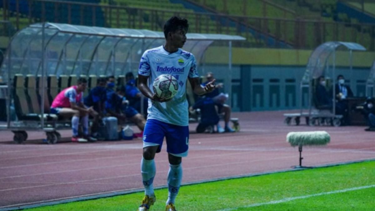 Bayu Fiqri yang sempat memperkuat Persib Bandung, akhirnya mengakhiri kerjasama pasca kompetisi BRI Liga 1 2022-2023 berakhir. [Persib.co.id.]