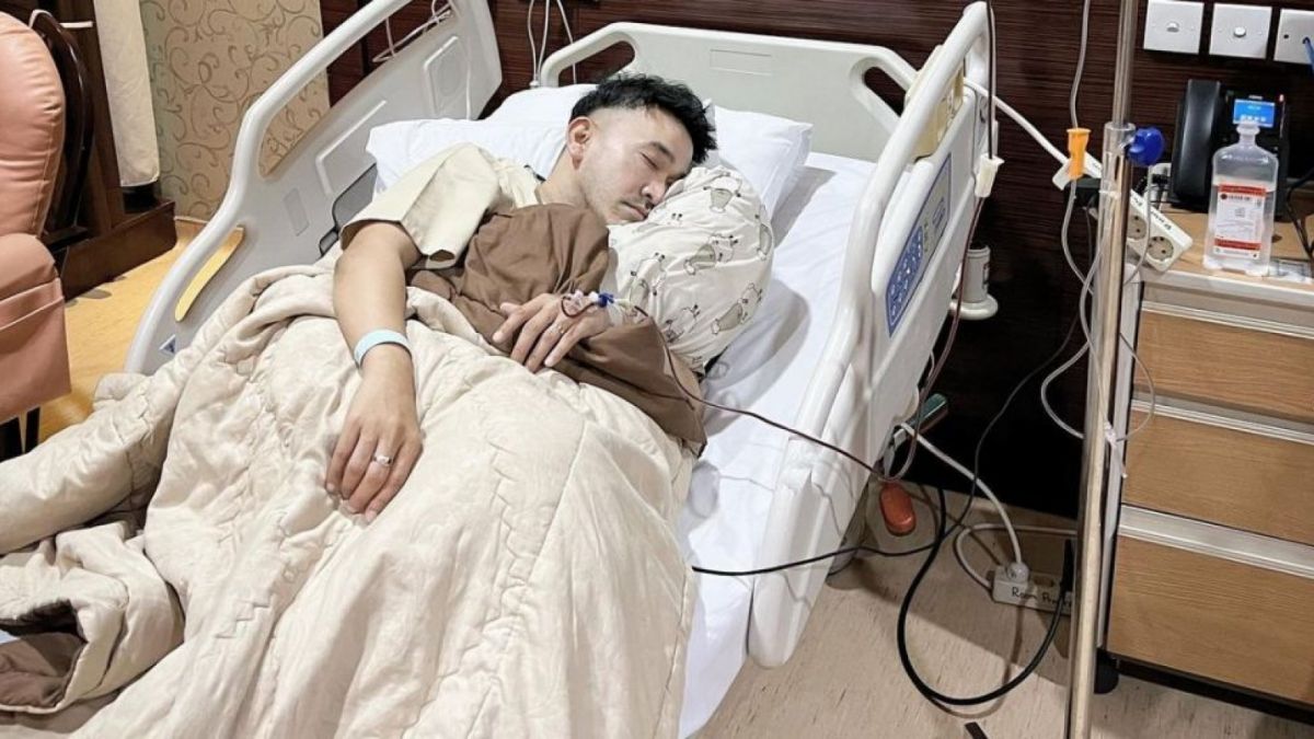 Potret Ruben Onsu saat masih terbaring di rumah sakit. [(Instagram/@ruben_onsu)]