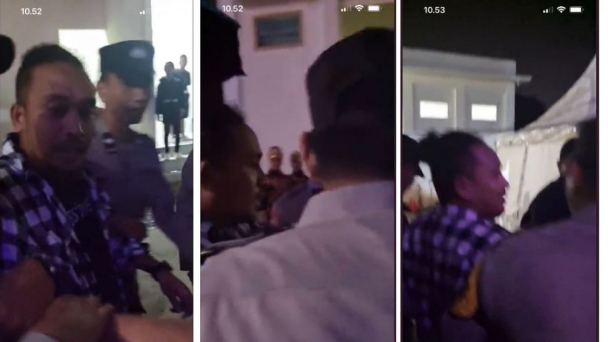 Momen komika Abdur Arsyad diamankan anggota polisi usai membawakan materi Stand Up. [Twitter/@Arie_Kriting]