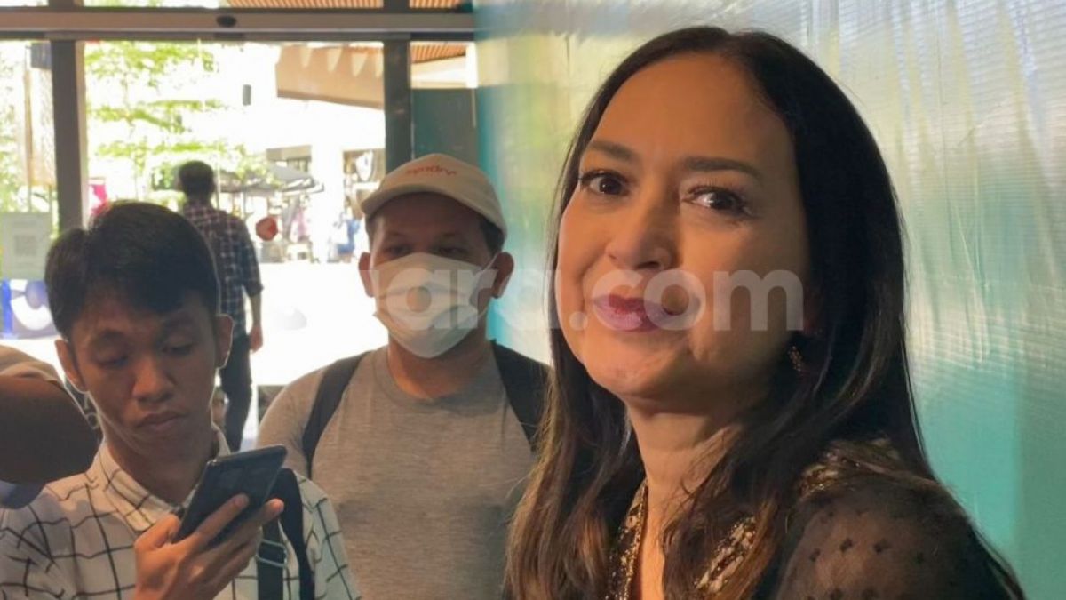 Ira Wibowo saat ditemui di Senayan Park, Jakarta Pusat, Minggu (14/5/2023). [Suara.com/ Tiara Rosana]