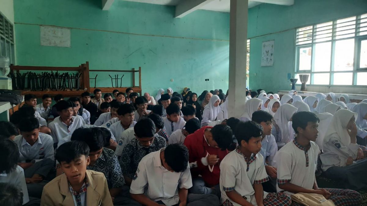 Antusiasme siswa/siswi yang menyimak kajian [Suara Sumedang]