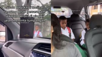 Viral Siswa SD Jalan Kaki 10 KM demi Sekolah, Warganet Malah Ikut Curhat