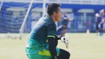 Kiper Bangkotan Persib Sakit Deman dan Bapil, Cedera Ricky Kambuaya Mulai Membaik