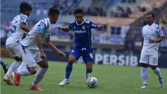 Prediksi Arema FC vs Persib di BRI Liga 1 Pekan 9: Debut Javier Roca akan Dinodai Luis Milla?