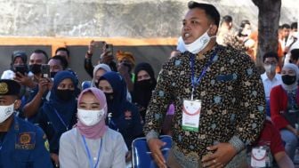 Todong Presiden Jokowi Saat Bagi-Bagi BSU, Warga Baubau Tanya Bisakan Jaminkan Ijazah untuk Modal Usaha ke Bank BUMN