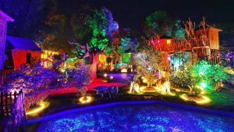 Destinasi Wisata Keluarga Lembang Wonderland Suguhkan Flashy Flourescent Light