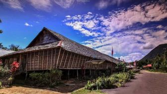 Rekomendasi Wisata Budaya di Kalimantan Barat, Rumah Adat Betang Ensaid Suku Dayak
