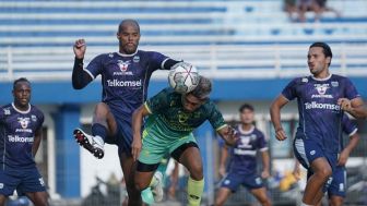 Liga 1 Masih Libur, Mark Klok dan Daisuke Sato Cetak Gol di Laga Internal Persib