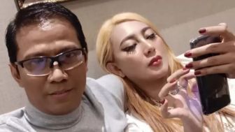 Aksi Doddy Sudrajat Belai Rambut dan Rangkul Pinggang Sahabat Vanessa Angel Bikin Geger Warganet