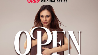 Intip Pose Seksi Wulan Guritno di Series Open BO, Wow Hot Banget !