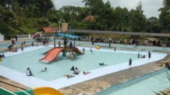 Tempat Wisata Sumedang, Hanya Rp15 Ribu Bisa Berenang Sepuasnya!