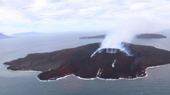 PVMBG Mencatat Gunung Anak Krakatau Erupsi Beberapa Kali pada Senin