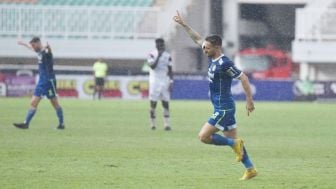 Bobotoh Bersiul Persib Kalahkan Arema FC dan Kembali Menempati Peringkat Dua Klasemen Sementara