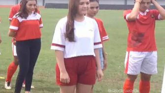 Amanda Manopo Mengenakan Outfit Merah Putih di Stadion Tangerang, Netizen : Gemes Banget Sih Manda