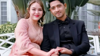 Arya Saloka dan Amanda Manopo 'Sama-Sama Cari Senang?' Terawang Konsultan Spiritual Den Gandhi