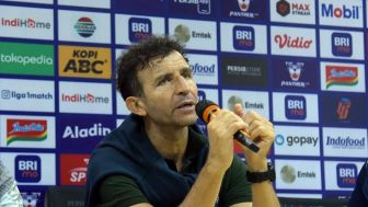 Tak Mau Larut Dalam Kekecewaan Usai Persib Vs Persija Batal, Luis Milla Pilih Fokus Hadapi Persik