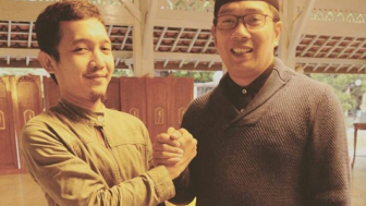 Viral! Terkuak Fakta Guru Honorer yang Dipecat Gegara Kritik Ridwan Kamil Ternyata...